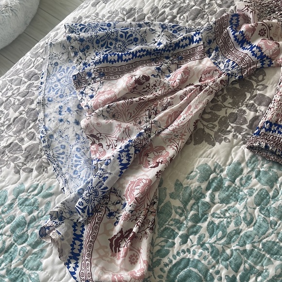 LF Flared Sleeve Crop Top - Picture 4 of 5